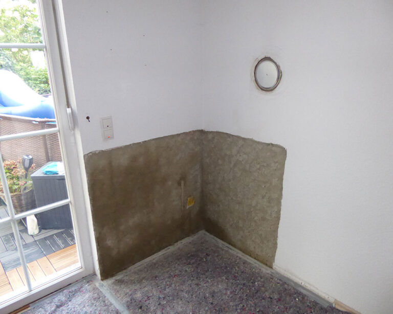 Dichtschlämme-und-Vorspritzmörtel-aufgetragen